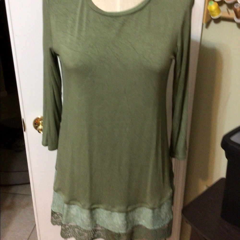 LOGO 3/4 sleeve Olive blouse lace ruffle at edge S